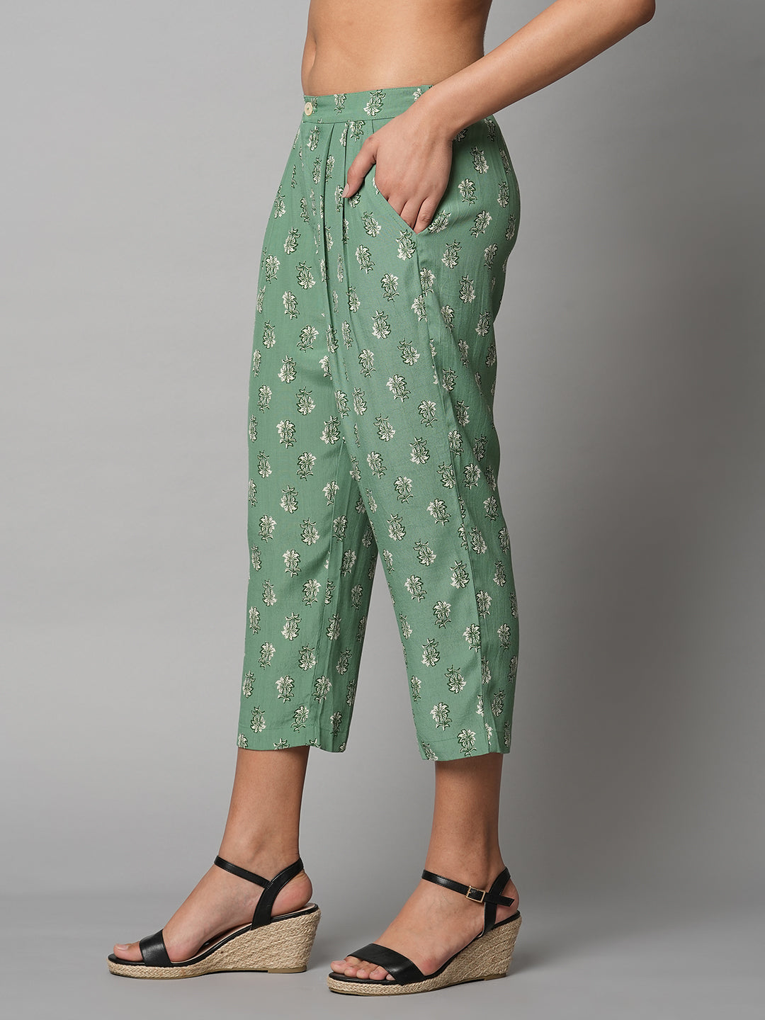 Viscose Crepe Butti Printed Pleated Cropped Pants