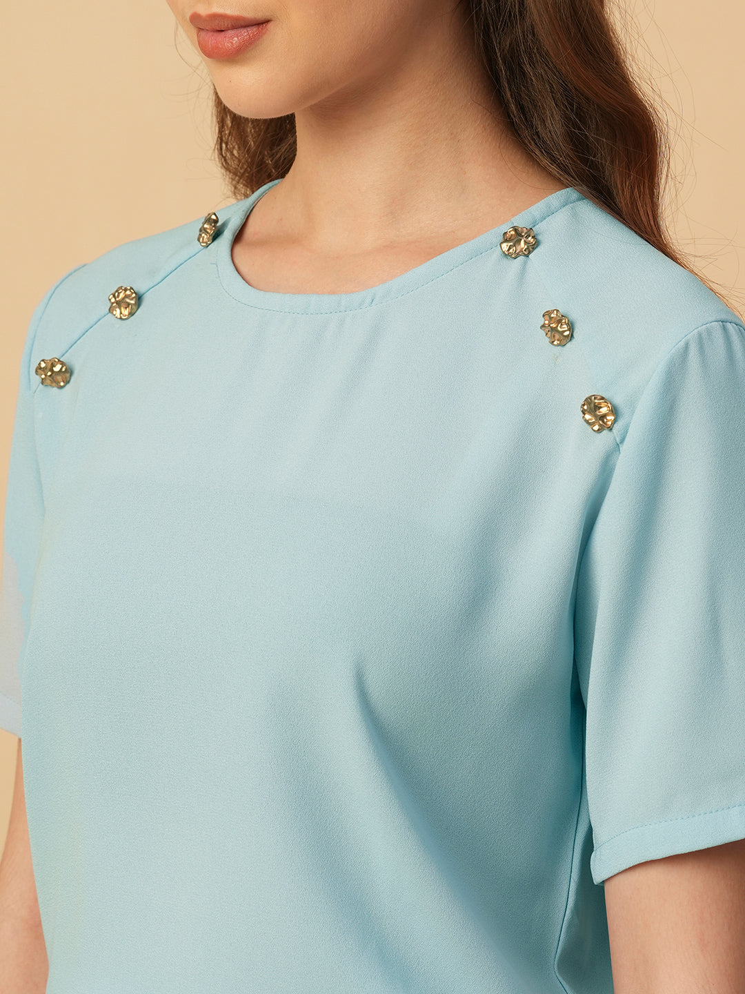 CREPE TOP WITH SHOULDER BUTTON DETAILING