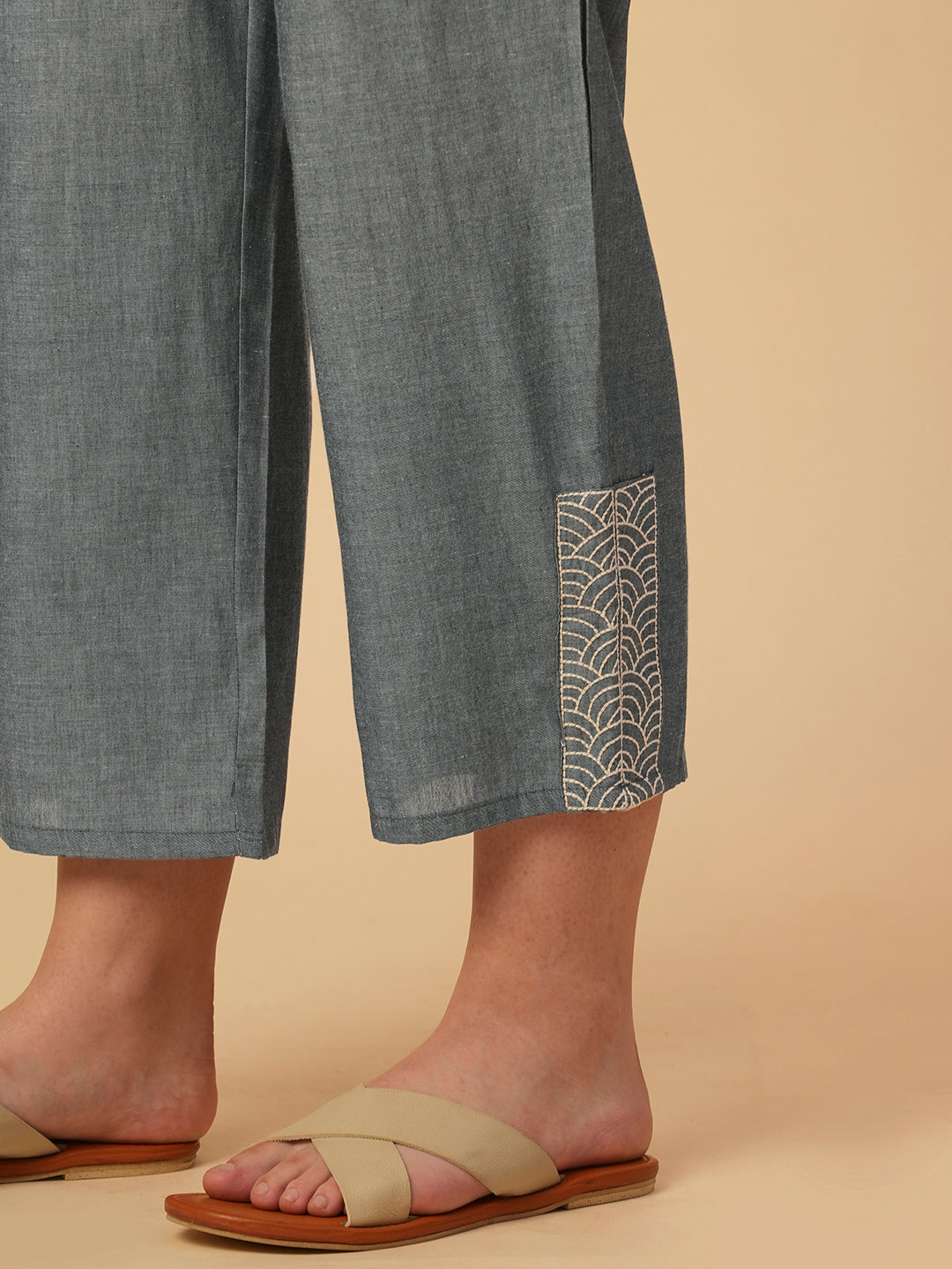 CHAMBRAY EMBROIDERED DRAWSTRING PANTS