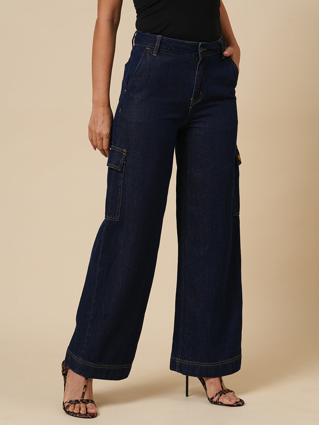 MID RISE FLARED CARGO JEANS