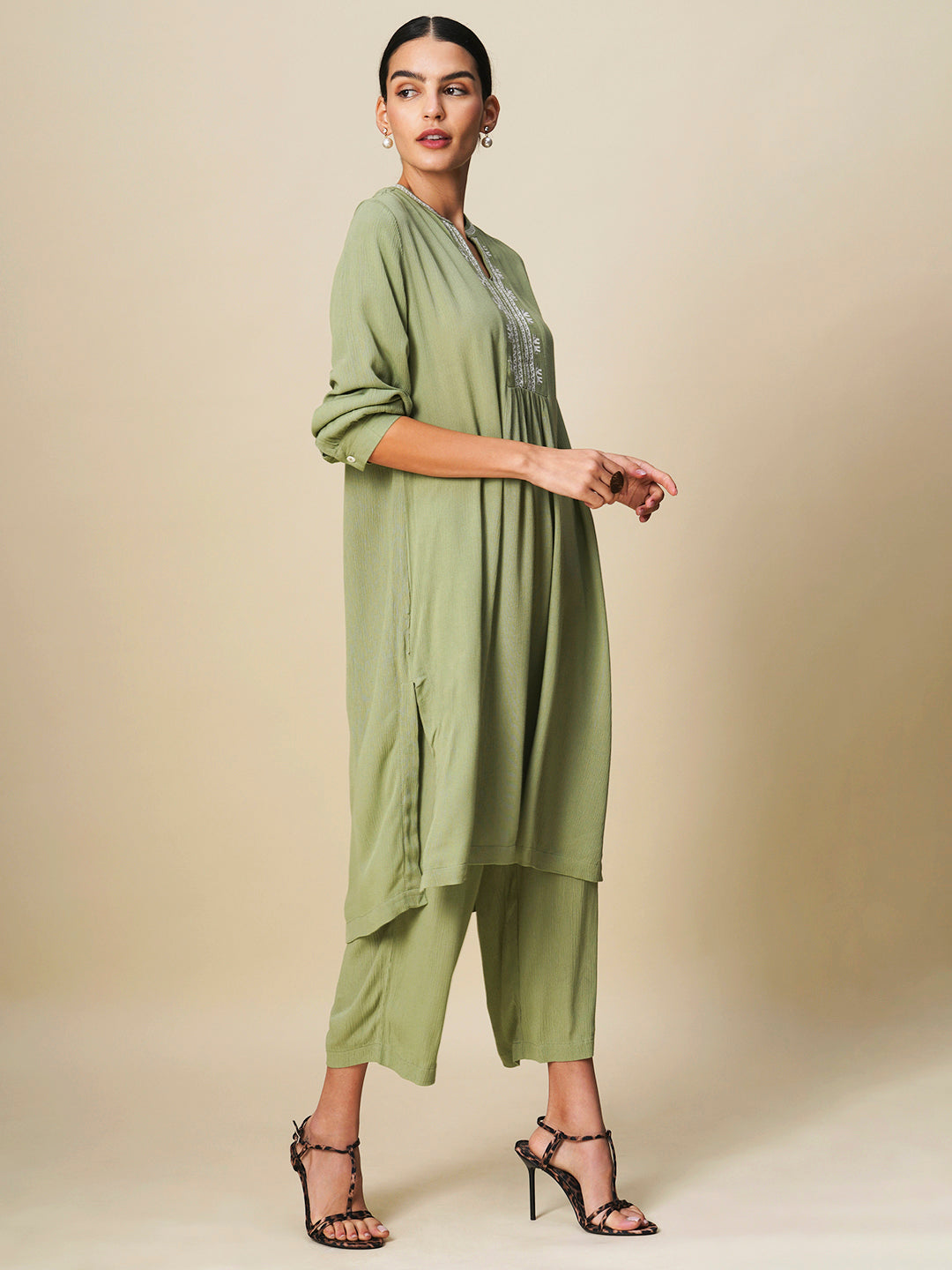 CRINKLE RAYON EMBROIDERED KURTA SET