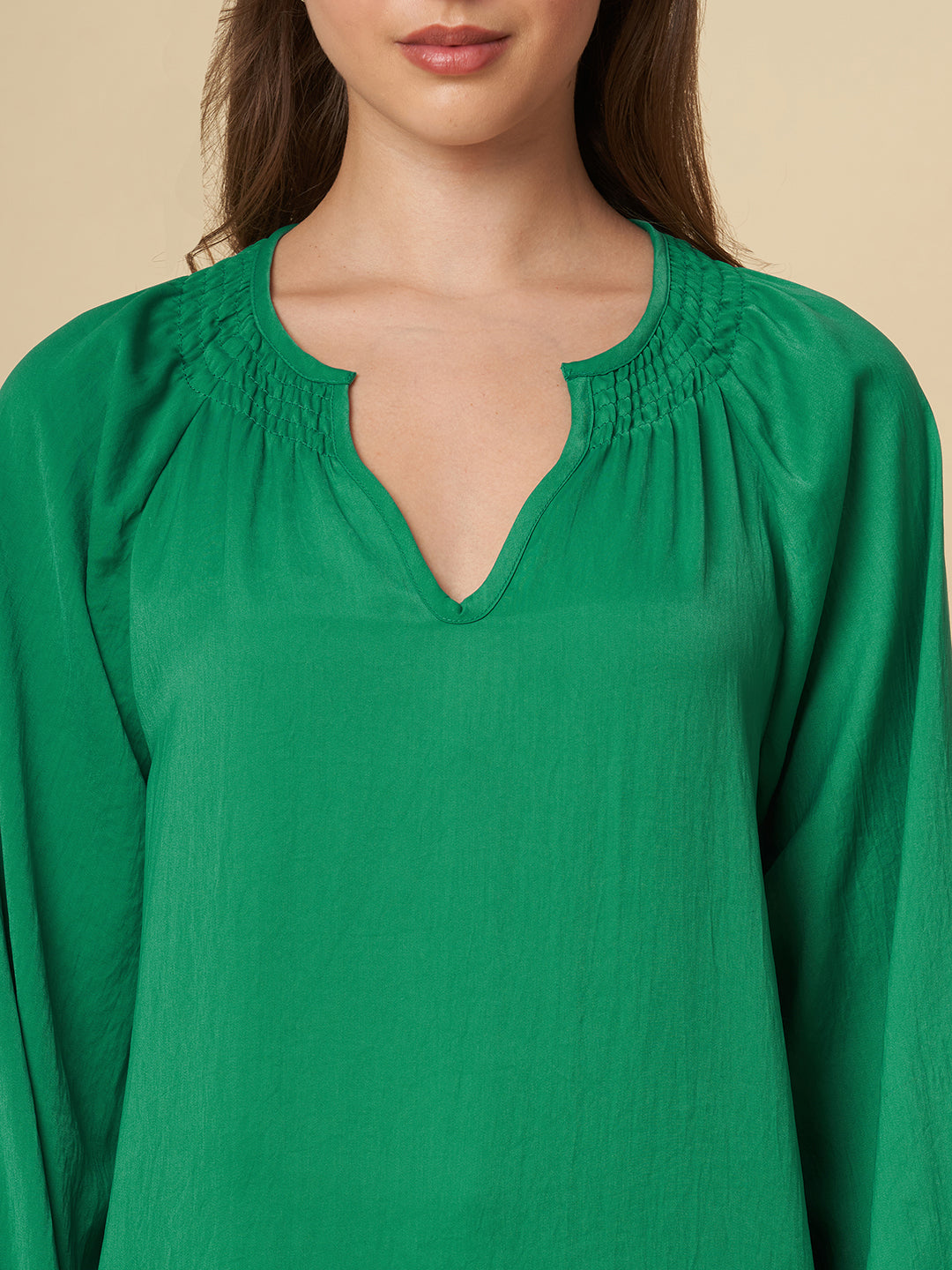 HAMMERED SATIN SMOCKED RAGLAN TOP