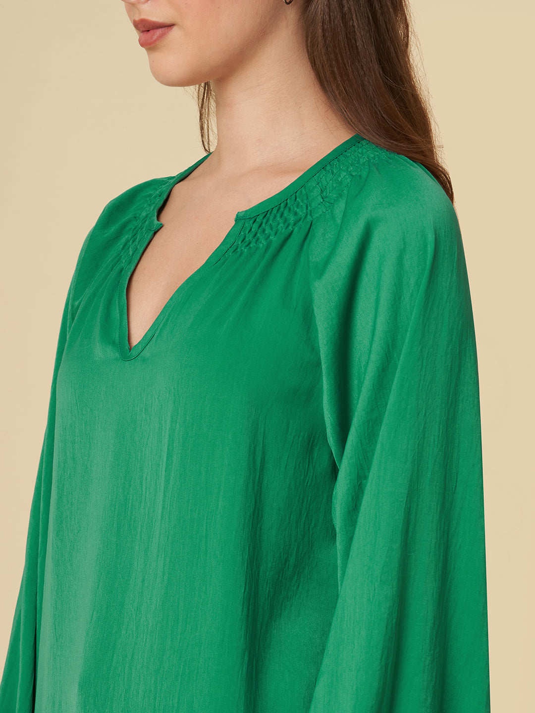 HAMMERED SATIN SMOCKED RAGLAN TOP