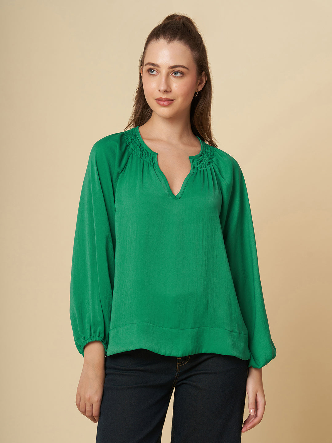 HAMMERED SATIN SMOCKED RAGLAN TOP