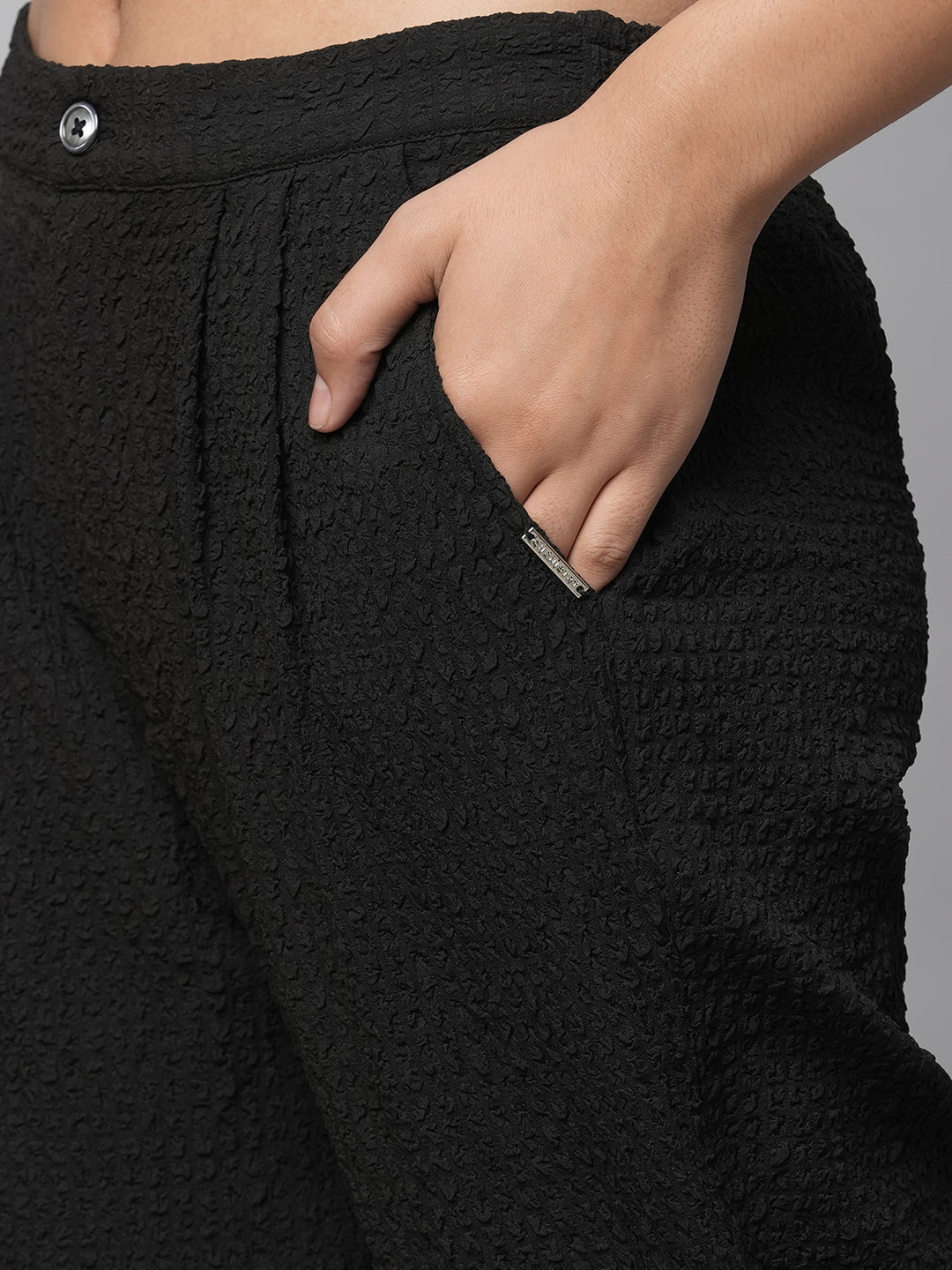 Textured Slim Leg Cropped Pants