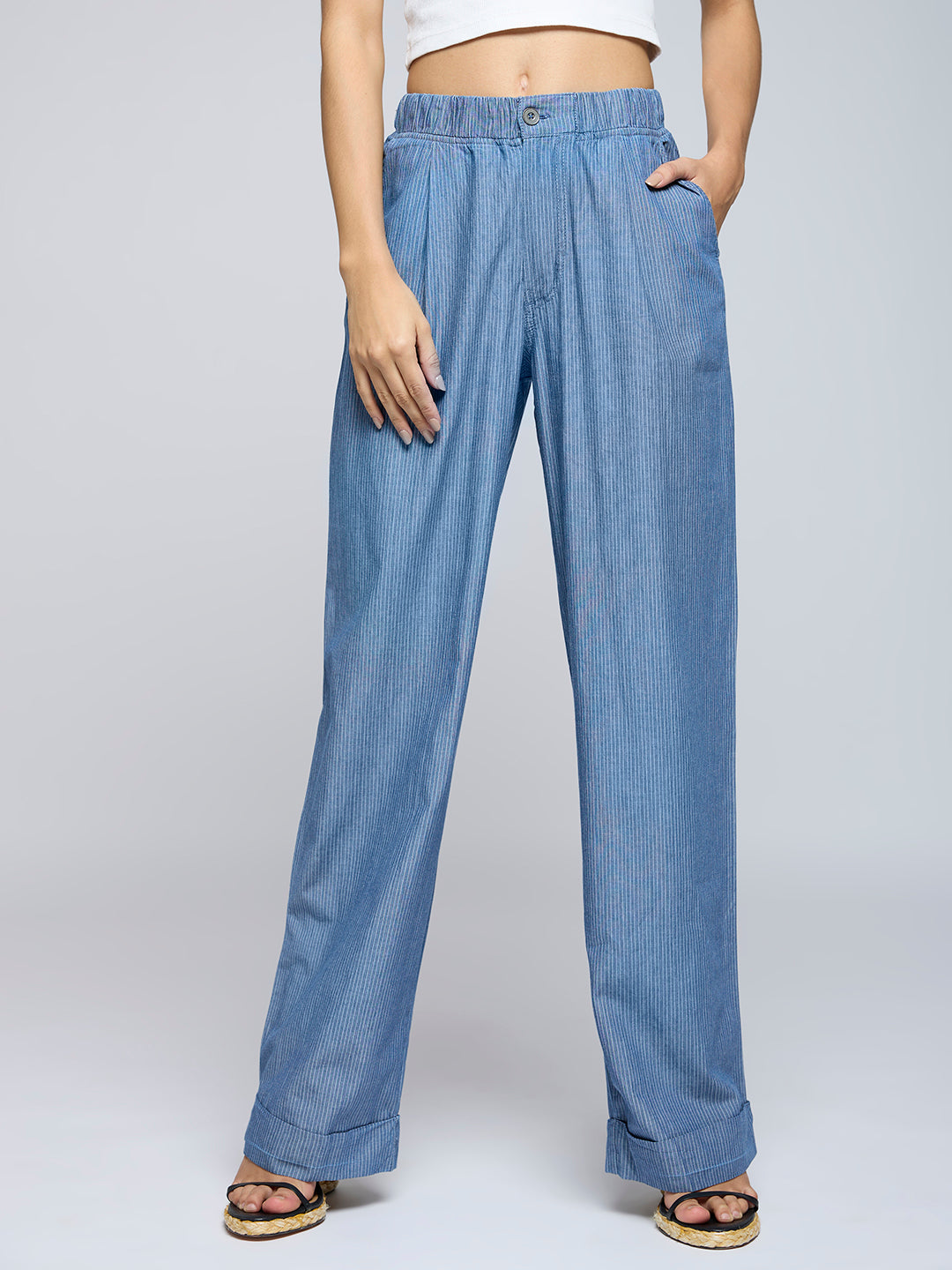 STRIPED DENIM PLEATED FLUID JEANS