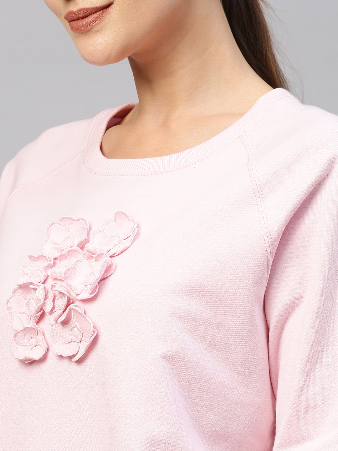 French Terry Raglan Sleeved Sweatshirt With Applique Flowers
