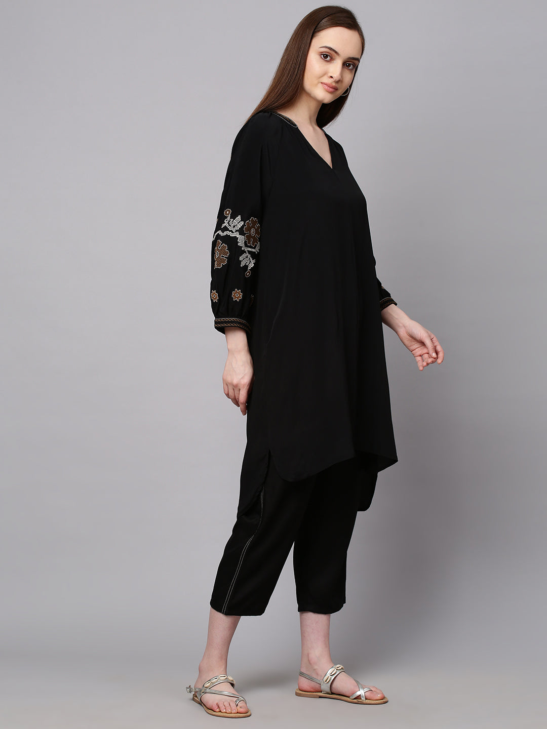 Embroidered Viscose Crepe Kurta Set