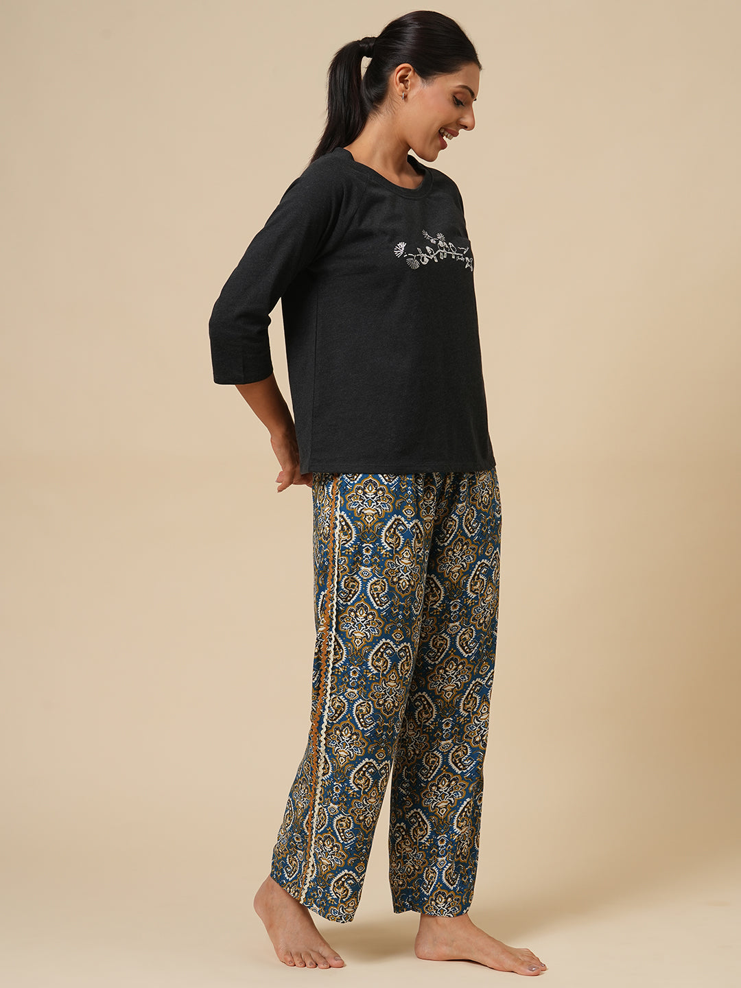 FOIL PRINTED TEE & PJ NIGHTSUIT