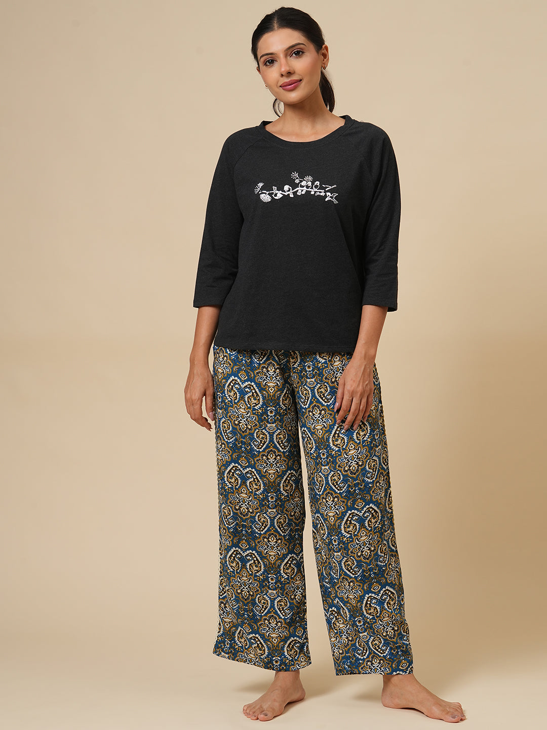 FOIL PRINTED TEE & PJ NIGHTSUIT