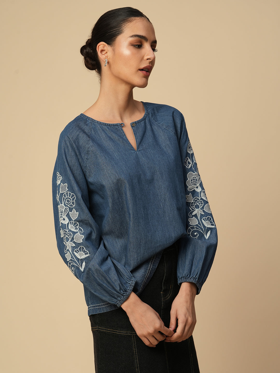 LIGHT WEIGHT DENIM EMBROIDERED RAGLAN TOP