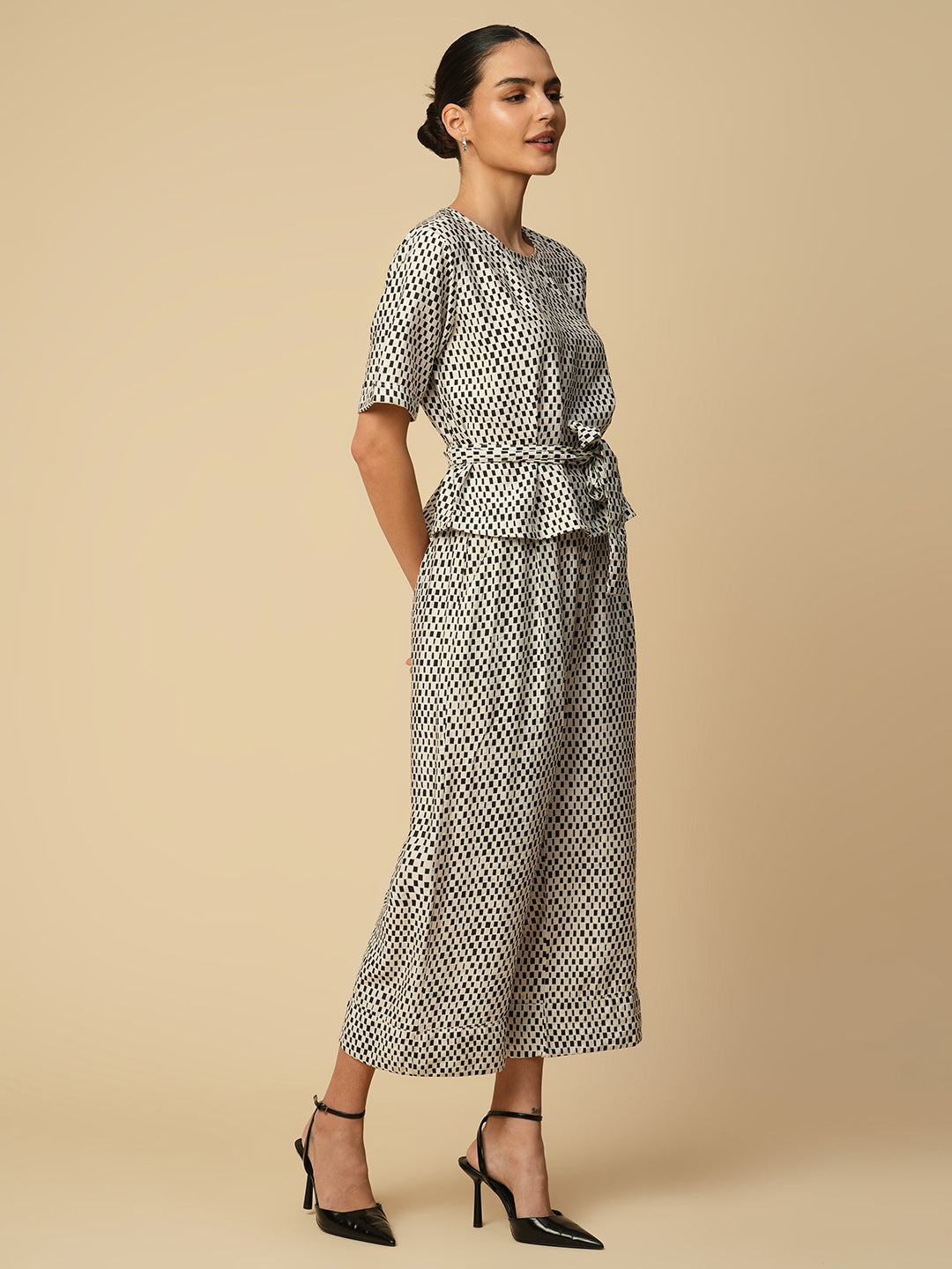 CRUSHED VISCOSE BELTED TOP & PULL ON CROPPED TROUSER CO-ORD SET