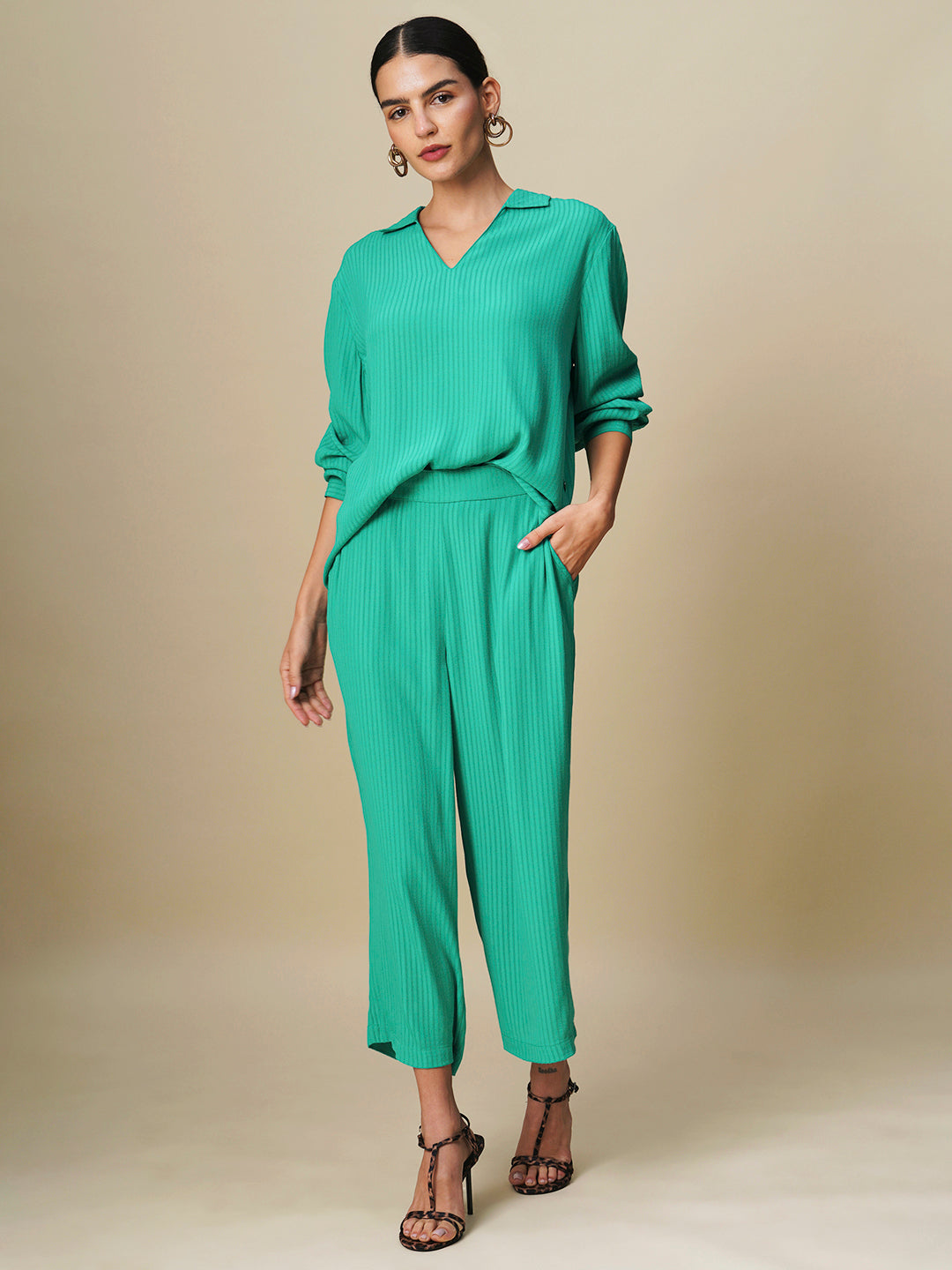 VISCOSE CREPE DOBBY POP OVER TOP & FLUID CROPPED PANTS CO-ORD SET