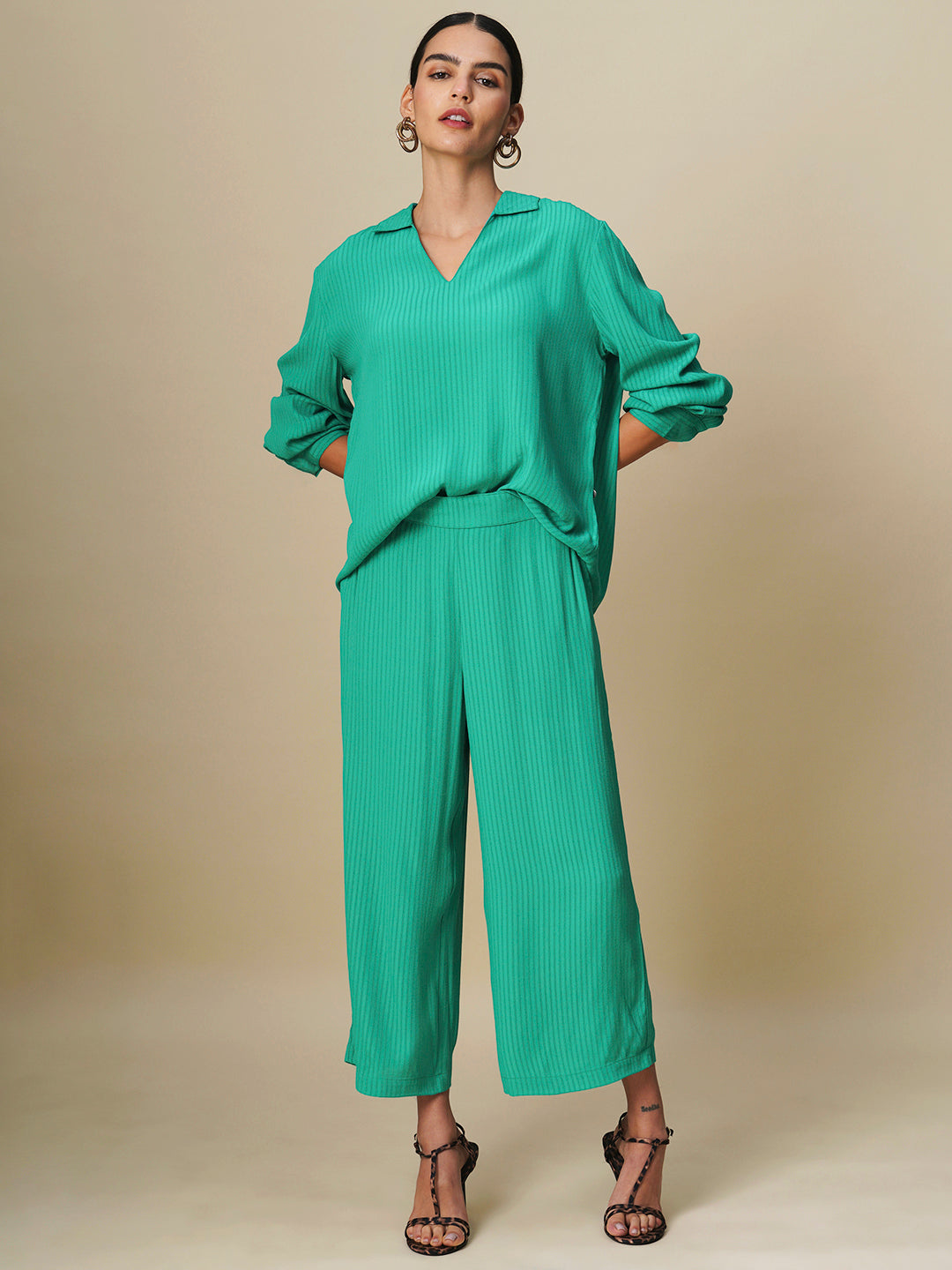 VISCOSE CREPE DOBBY POP OVER TOP & FLUID CROPPED PANTS CO-ORD SET