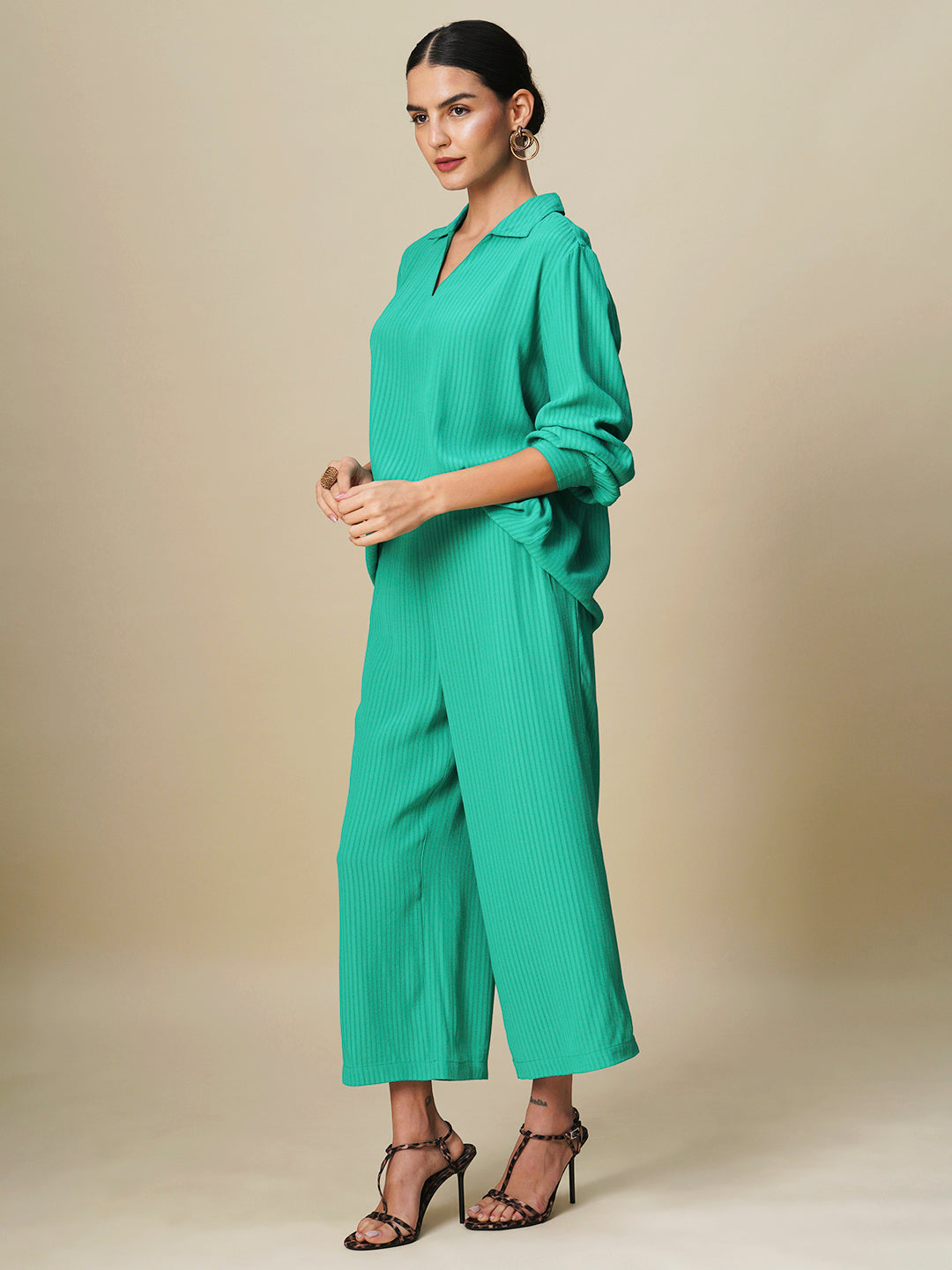 VISCOSE CREPE DOBBY POP OVER TOP & FLUID CROPPED PANTS CO-ORD SET