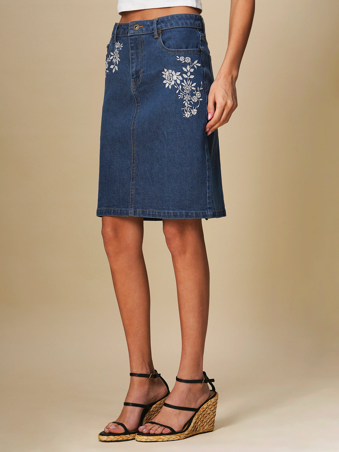 DENIM EMBROIDERED PENCIL SKIRT