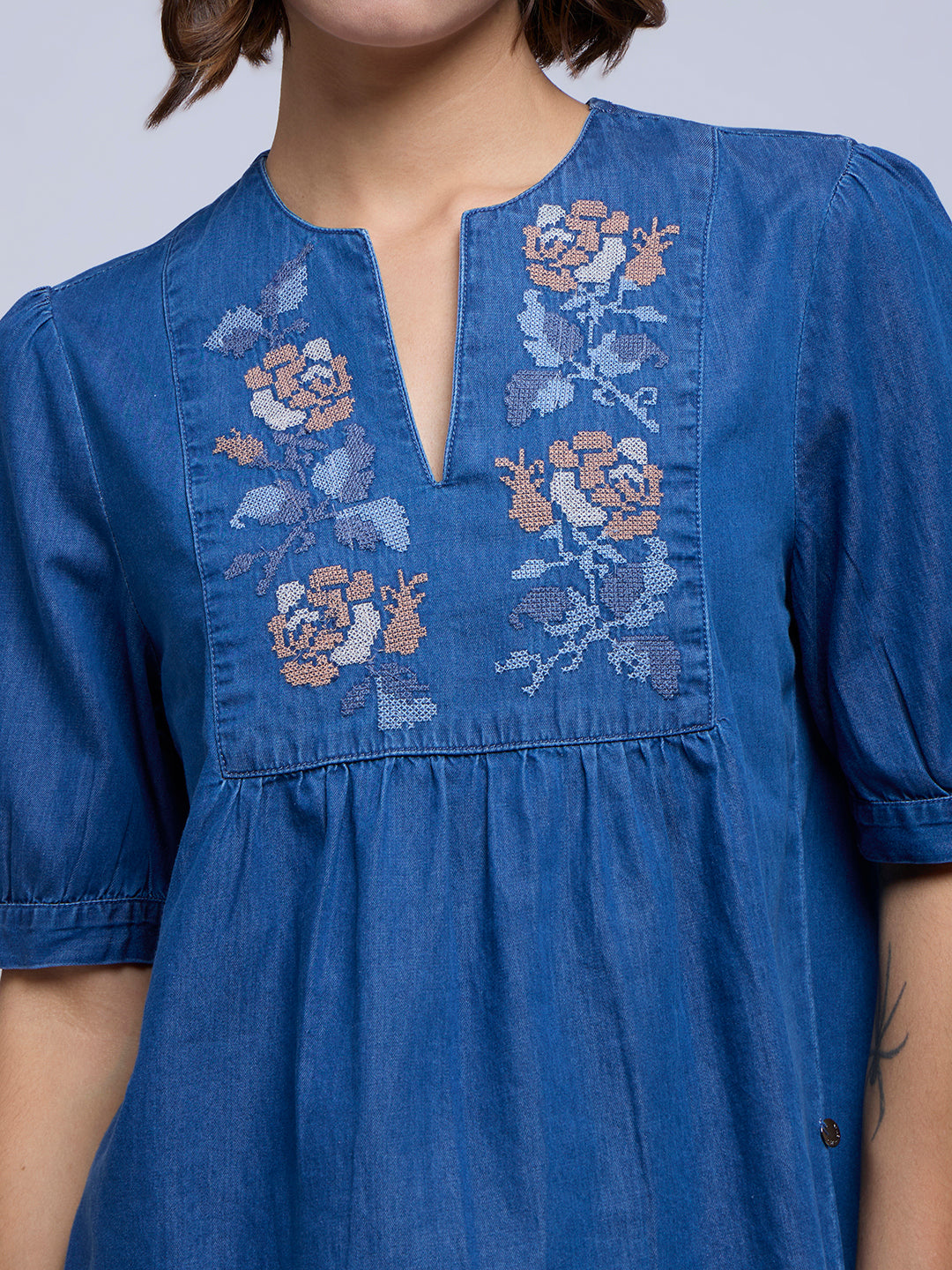 EMBROIDERED YOKE CROPPED DENIM TOP