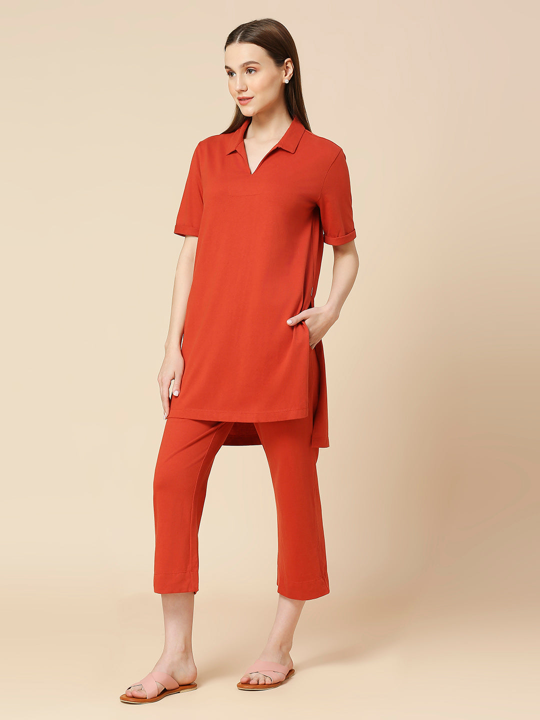 COTTON JERSEY LONGLINE TEE W/ HIGH SLITS AND CROPPED SLIM PANT SET