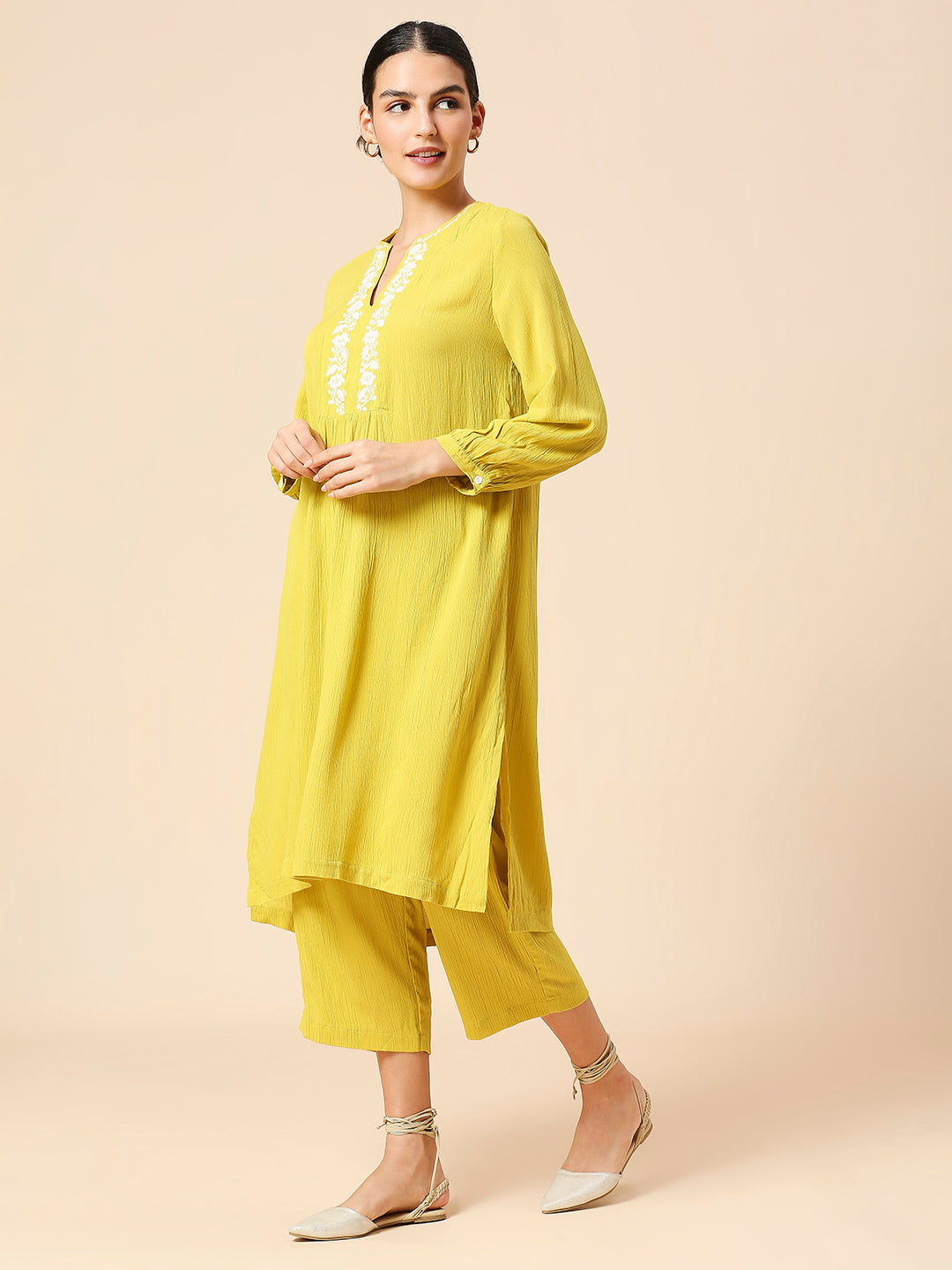 EMBROIDERED CRINKLE VISCOSE KURTA & CROPPED PANTS SET