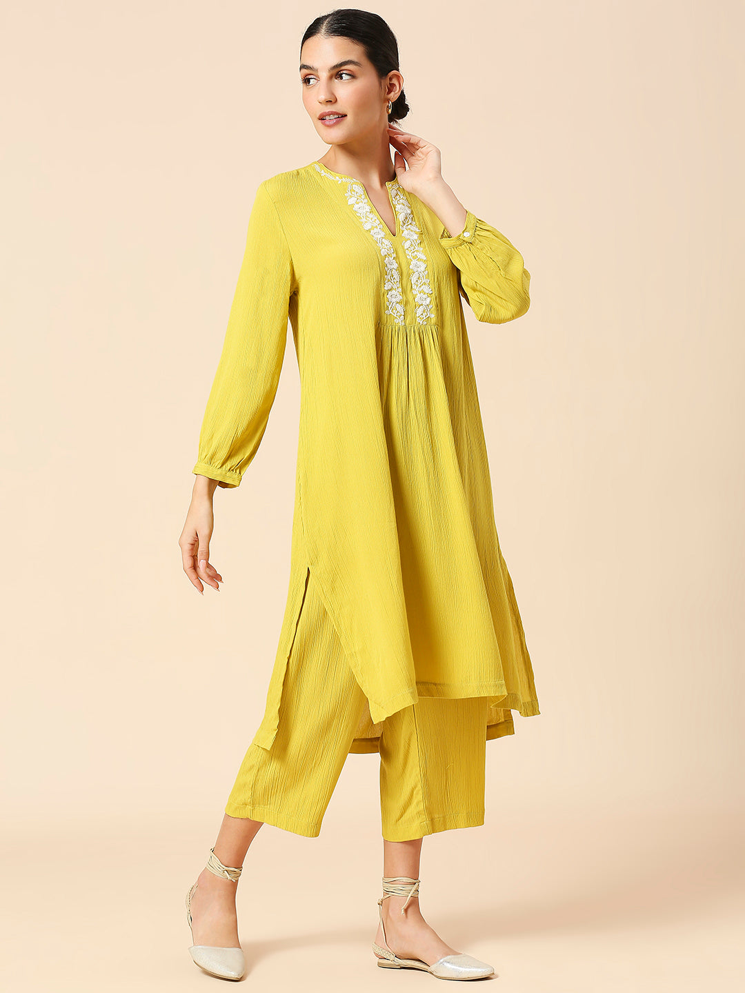 EMBROIDERED CRINKLE VISCOSE KURTA & CROPPED PANTS SET