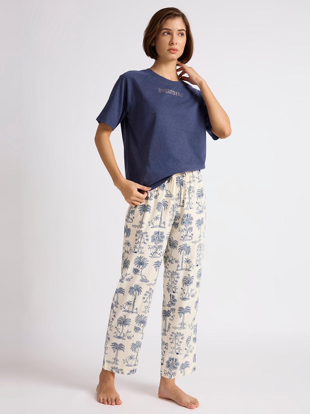 "ANYWHERE IS AN OASIS" PRINTED NIGHTSUIT