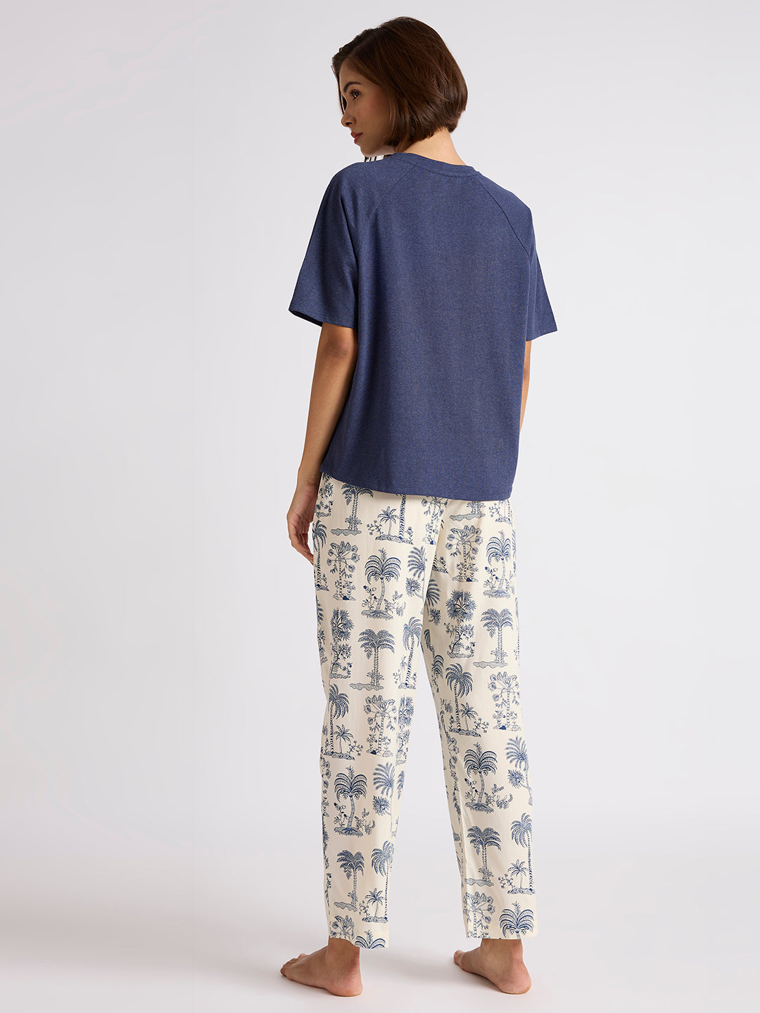 "ANYWHERE IS AN OASIS" PRINTED NIGHTSUIT