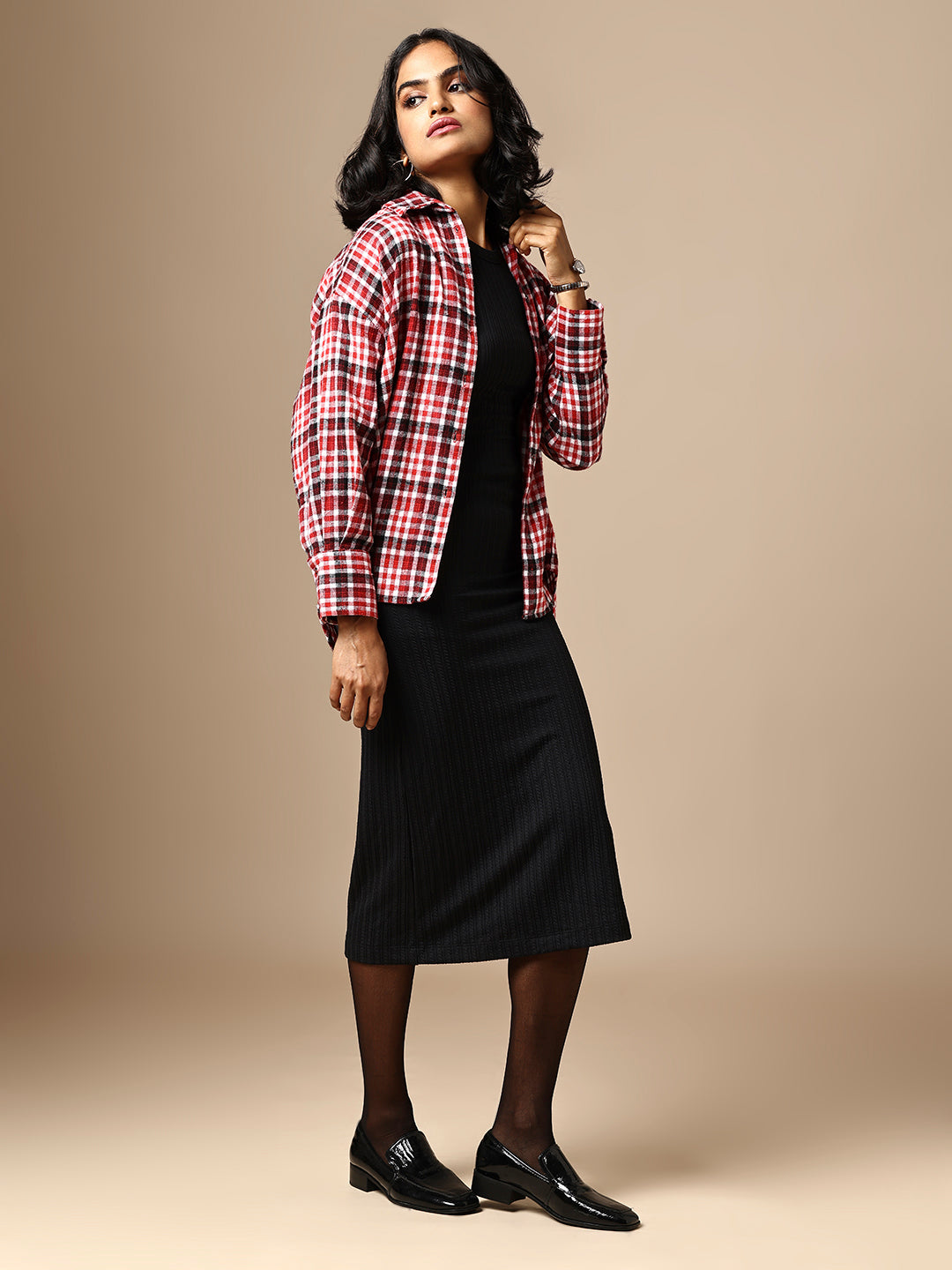 TEXTURED KNIT FITTED DRESS W/ OVERSIZED FLANNEL OVERSHIRT