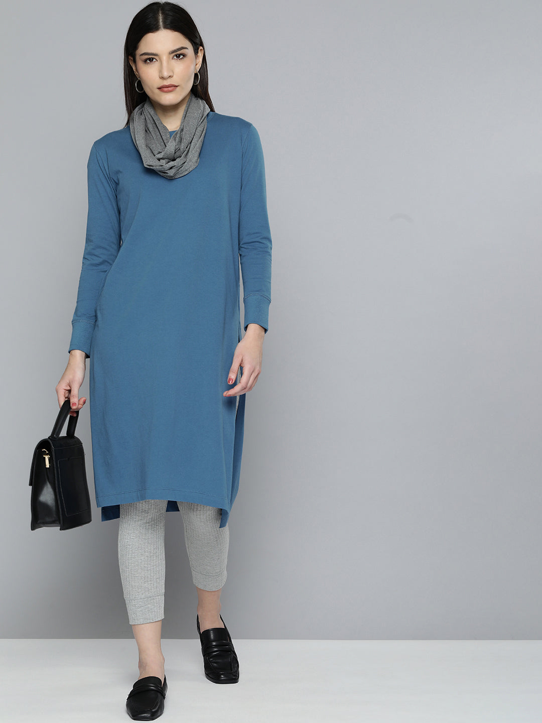 "Airport Look" Longline Tee With Leggings & Snood