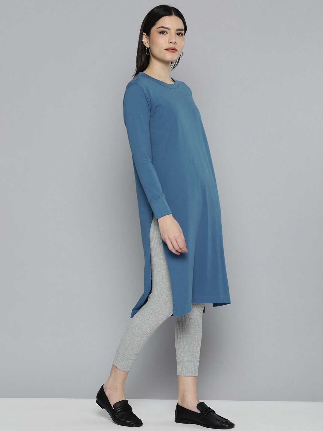 "Airport Look" Longline Tee With Leggings & Snood