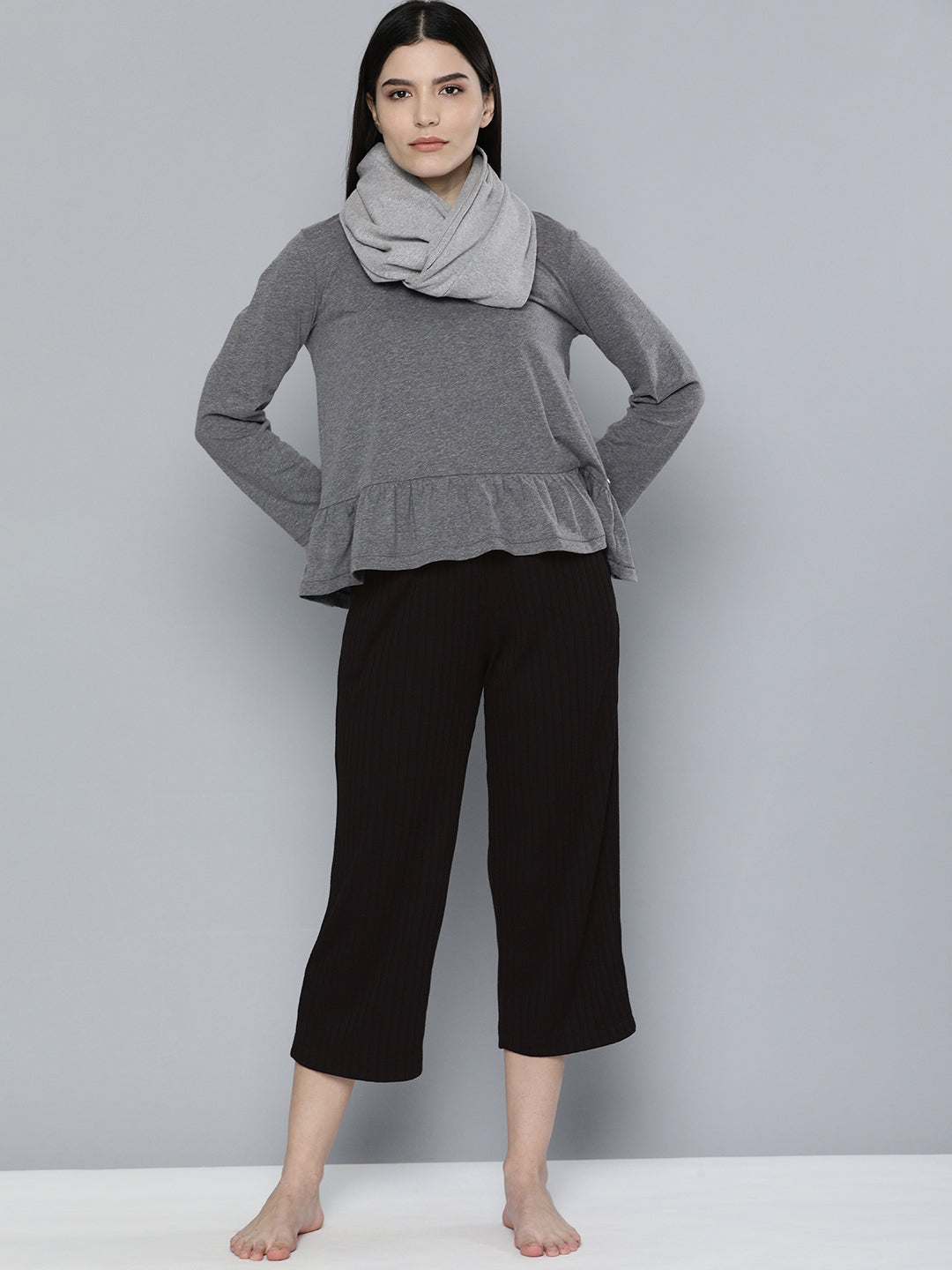 Textured Knit "Airport Look" Grey/Black Set With Snood