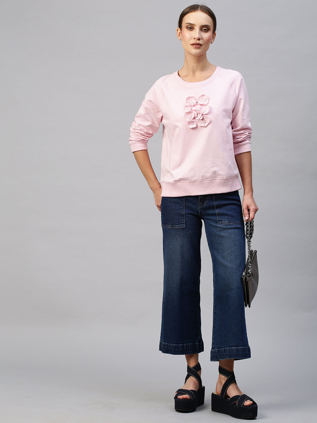 French Terry Raglan Sleeved Sweatshirt With Applique Flowers