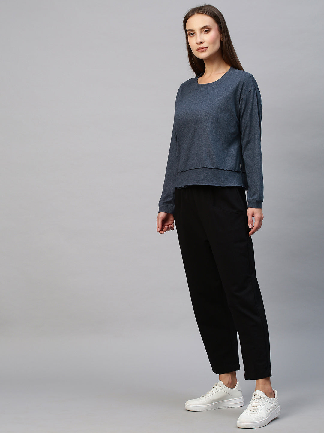 "Airport Look" Navy Melange Cropped Sweat With Peg Pants