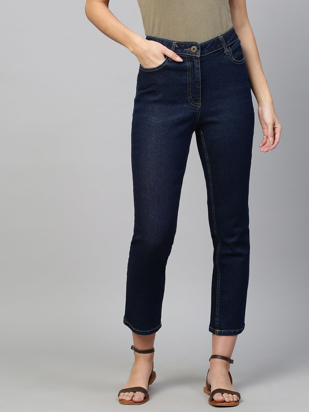 MID RISE NARROW STRAIGHT FIT JEANS